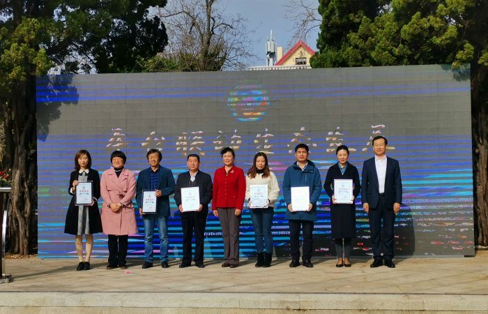 集團(tuán)公司出席“六聯(lián)共建”27周年大會，獲“扶貧先進(jìn)單位”